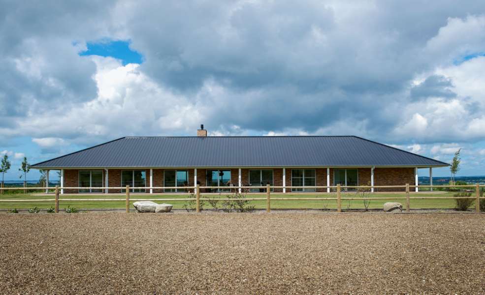 Elegant beklædning af tag og facade, Nibevej 225, Frejlev, Aalborg,